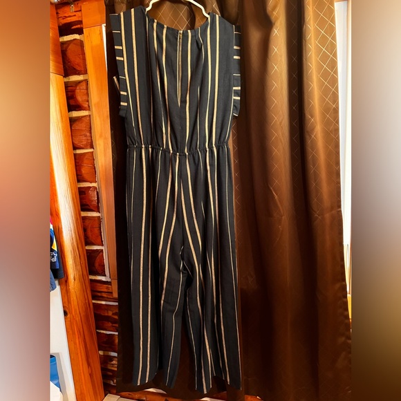 Universal Threads jumpsuit - Picture 2 of 5